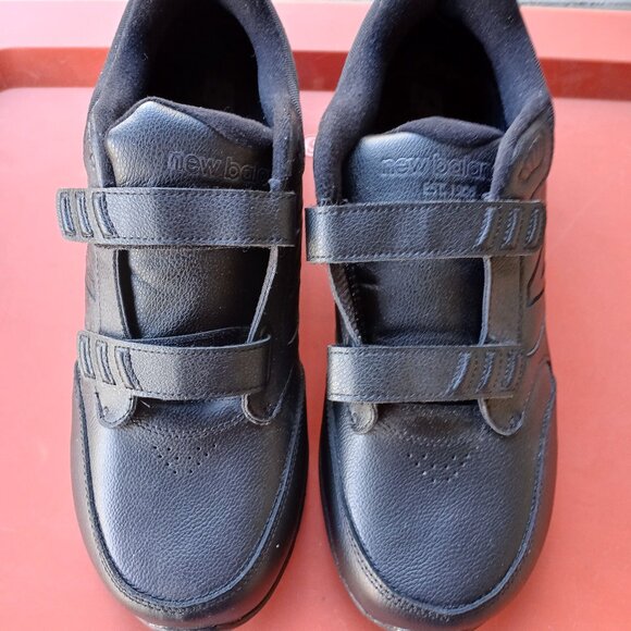 LOWERING THE PRICE for these BLACK NEW BALANACE MEN'S ATHLETIC SHOES - Picture 1 of 4